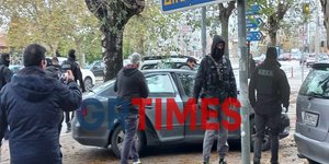 Aπό την μεταγωγή του γυναικοκτόνου στα δικαστήρια Θεσσαλονίκης