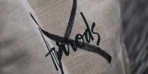 Τσάντα από τα Harrods με διαγραφή