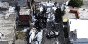 Τα συντρίμμια του ιδιωτικού τζετ σε προάστιο του Μπουένος Άιρες