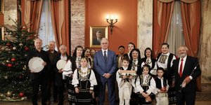 Κάλαντα και ευχές άκουσε ο πρόεδρος της Βουλής 