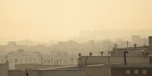 Κίτρινη σκόνη πάνω από το Ιραν