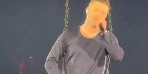 Ο Τζάστιν Τιμπερλέικ στην πρόσφατη συναυλία του 