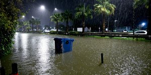 Πλημμυρισμένη η Λεωφόρος Ποσειδώνος