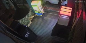 Στιγμιότυπο από κάμερα ασφαλείας δείχνει τους ανηλίκους να