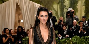 H Κένταλ Τζένερ δείχνει την χριστουγεννιάτικη διακόσμησή της