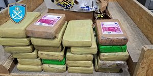 Οι συσκευασίες κοκαΐνης που κατάσχεσε το Λιμενικό στον Πειραιά