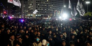 Διαδηλωτές ζητούν να αποπεμφθεί ο πρόεδρος της Νοτίου Κορέας