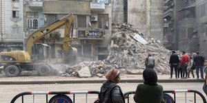 Συνεργεία σε κατάρρευση πολυκατοικίας στο Κάιρο
