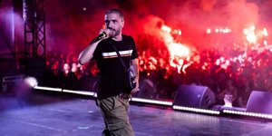 O ΛΕΞ επί σκηνής