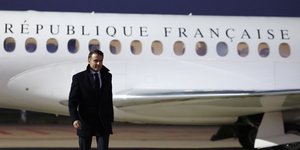Εμανουέλ Μακρόν αεροπλανο
