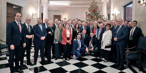 Κυριάκος Μητσοτάκης με βουλευτές στο Μαξίμου