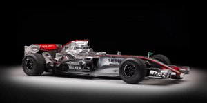 Σε δημοπρασία το πρώτο μονοθέσιο του Lewis Hamilton