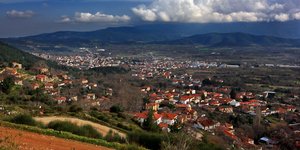 Εντυπωσιακά αρχοντικά, γραφικά σοκάκια -Χριστούγεννα σε ένα χωριό 3,5 ώρες από την Αθήνα