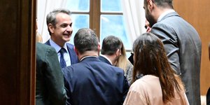 Συνάντηση Μητσοτάκη-Ανδρουλάκη στο γραφείο του πρωθυπουργού στη Βουλή