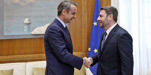 Χειραψία Μητσοτάκη Ανδρουλάκη