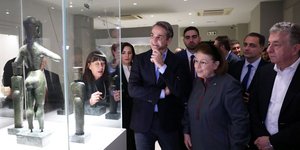 Μητσοτάκης: Στα εγκαίνια έκθεσης στο αρχαιολογικό μουσείο Ηρακλείου -«Ταυτισμένη η Κρήτη με τον Μινωικό πολιτισμό