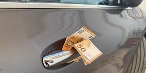 Χαρτονόμισμα αυτοκίνητο