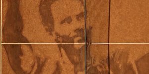 Φιγούρα του Ναδάλ σε χωμάτινο γήπεδο τένις