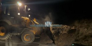 Έκλεισε ο δρόμος από βράχους 