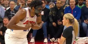 Ο Joel Embiid αποβλήθηκε σε αγώνα NBA και όρμηξε στην διαιτητή