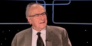 Ο Νίκος Κωνσταντόπουλος μιλά σε τηλεοπτική εκπομπή