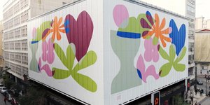 Η ανανεωμένη πρόσοψη του Notos φέρνει χρώμα και ζωντάνια στην καρδιά της Αθήνας