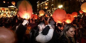 Η νύχτα των Χριστουγέννων ας φωτίζει τις καρδιές μας