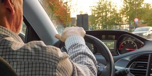 Ηλικιωμένος οδηγός 