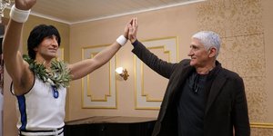 O Παναγιώτης Γιαννάκης και το κέρινο ομοίωμά του στο Mουσείο Kέρινων Oμοιωμάτων του Θοδωρή Κοκκινίδη