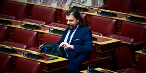 Ο Πέτρος Παππάς στα έδρανα της Βουλής