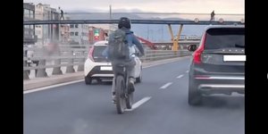Ηλεκτρικό ποδήλατο προκαλεί χάος στον Κηφισό