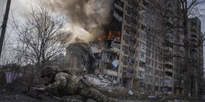 πολυκατοικια φλεγεται