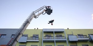 Πυροσβέστες «πέταξαν» και μοίρασαν δώρα σε παιδιά που νοσηλεύονται στο Παίδων