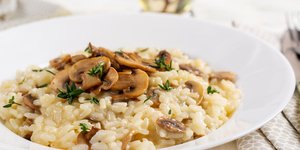 Συνταγή για το πιο χυλωμένο ριζότο που δοκιμάσατε ποτέ -Ο απόλυτος συνδυασμός μανιταριών, σάλτσας και παρμεζάνας