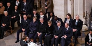 Η πρόεδρος της Δημοκρατίας στα θυρανοίξια της Παναγίας των Παρισίων