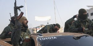 Αντάρτες προελαύνουν στη Συρία