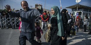 Σύροι πρόσφυγες επιστρέφουν από την Τουρκία στα πάτρια