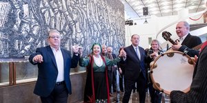 Tα πρωτοχρονιάτικα κάλαντα στον Δ. Κουτσούμπα