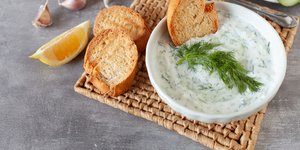 Αυτό είναι το λάθος που κάνουμε και δεν βγαίνει το τζατζίκι πηχτό και κρεμώδες 