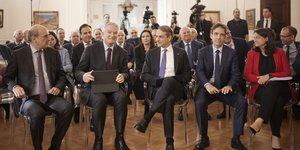  Ο πρωθυπουργός Κυριάκος Μητσοτάκης με τον Γενικό Γραμματέα του ΟΟΣΑ, Ματίας Κόρμαν, κατά τη διάρκεια της παρουσίασης της Οικονομικής Επισκόπησης του ΟΟΣΑ για την Ελλάδα