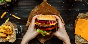 μπεργκερ πατατες χερια