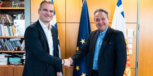 Ο Πρόεδρος και Δ.Σύμβουλος της Παπαστράτος, Γιώργος Μαργώνης και ο Δήμαρχος Θεσσαλονίκης,Στέλιος Αγγελούδης