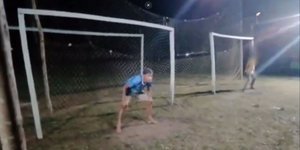 Ο 16χρονος τερματοφύλακας λίγο πριν το μοιραίο πέναλτι