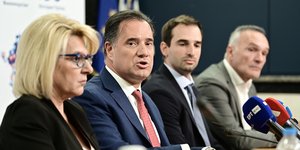 Ο Άδωνις Γεωργιάδης ανακοινώνει μέτρα για τα τα φαρμακεία του ΕΟΠΥΥ