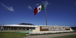 Σημαία του Μεξικού σε αεροδρόμιο