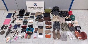 Κάποια από τα πράγματα που περιείχαν οι βαλίτσες