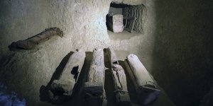 Η αρχαιολογική σκαπάνη έφερε στο φως τάφους κοντά στον ναό της βασίλισας Χατσεψούτ στο Λούξορ της Αιγύπτου