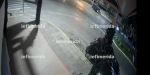 Άλιμος: Η στιγμή που κουκουλοφόροι επιτίθενται σε ανήλικους μαθητές [βίντεο]