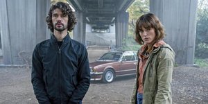 Μπεν Γουίσοου και Κίρα Νάιτλι στο «Black Doves»