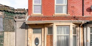 Πανέμορφο πέτρινο σπίτι σε αγγλική παραθαλάσσια πόλη πωλείται μόνο 12.000